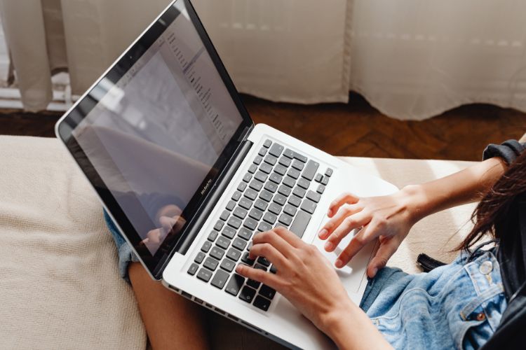 Чи можна виїхати за кордон, якщо є непогашений кредит