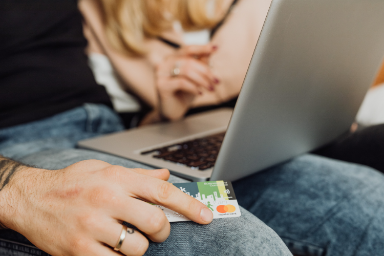 Кредит онлайн на карту в МФО